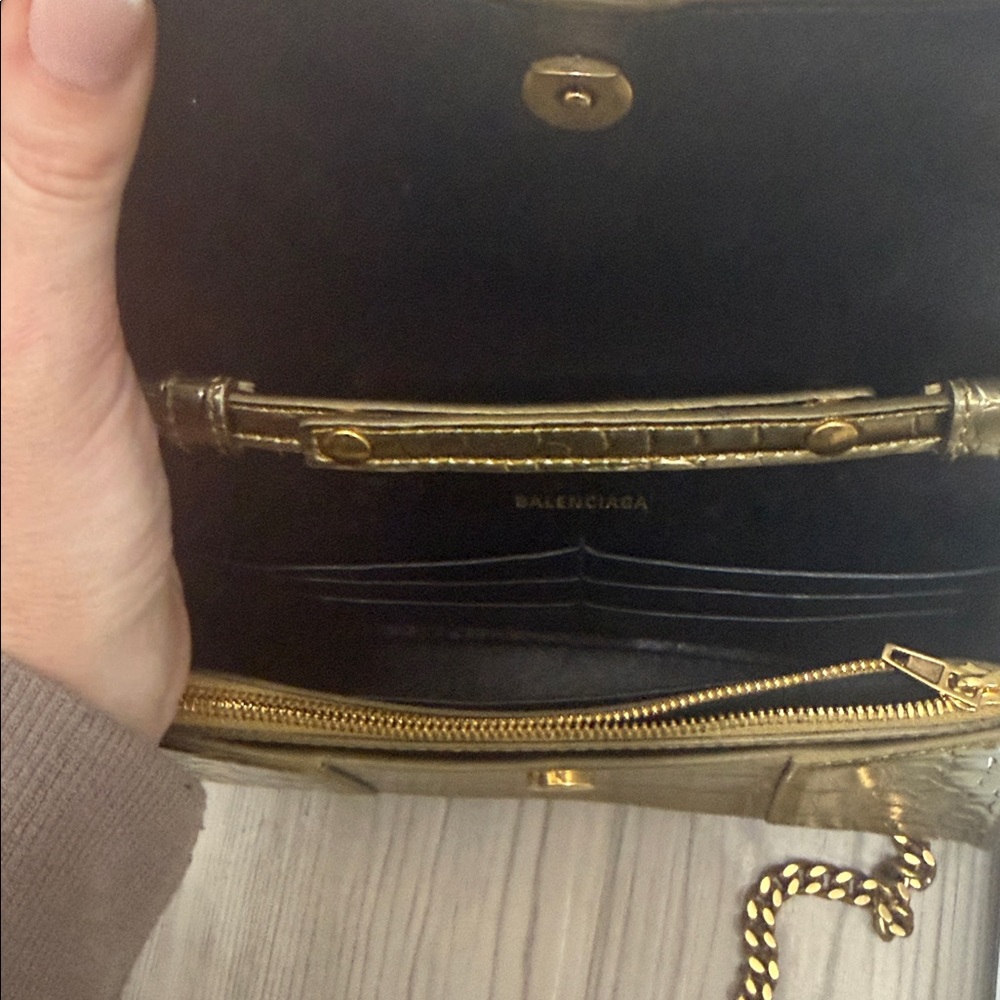 Balenciaga Gold hourglasses wallet on chain WOC - Picture 4 of 5